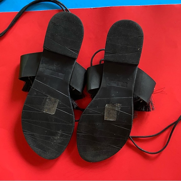 Truffle  leather and tassels - Picture 3 of 5